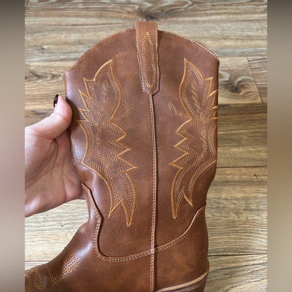 NWOT Women’s Brown Cowboy Boots - Picture 4 of 12